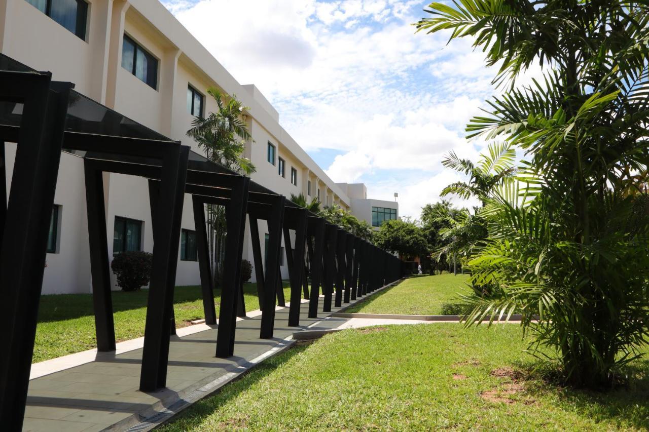 Fiesta Royale Hotel Accra Exterior photo