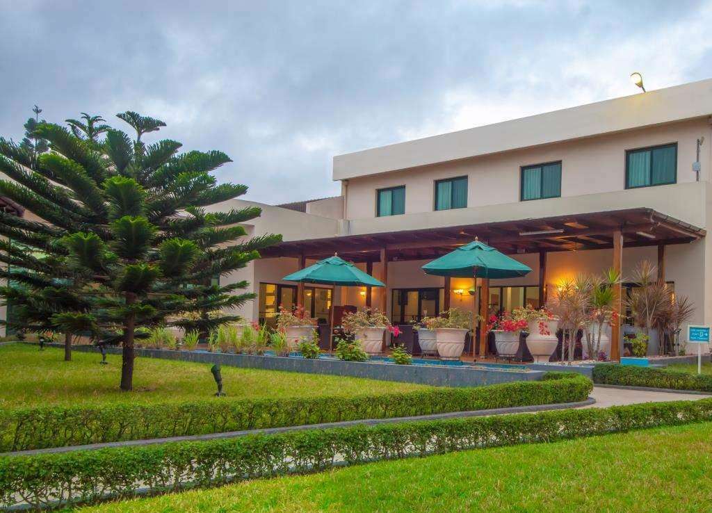 Fiesta Royale Hotel Accra Exterior photo